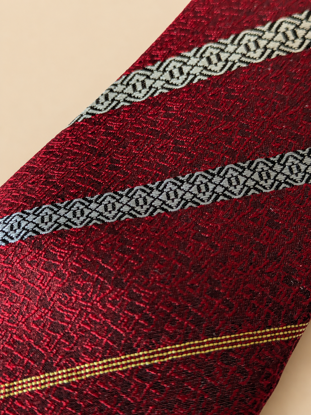 Sanui Hakata-ori slanted Kenjo silk necktie in enji, weave detail